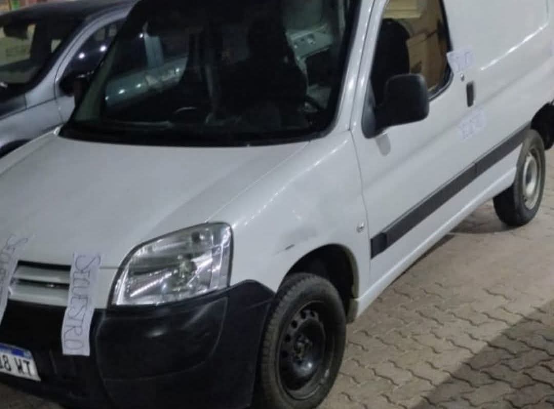 Recuperan vehículo municipal robado en Belén tras un allanamiento.