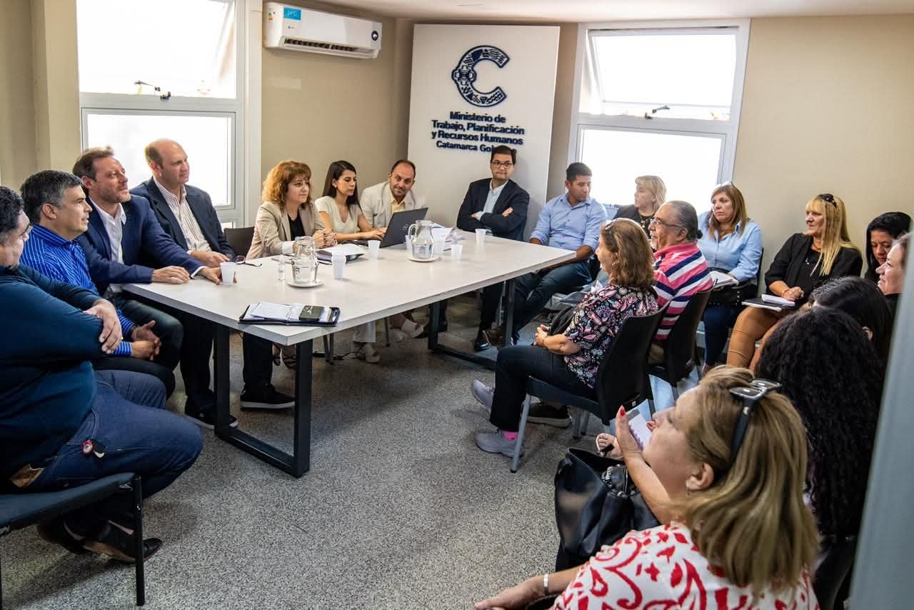 LA INTERSINDICAL Y EL GOBIERNO CERRARON LA PARITARIA DOCENTE.