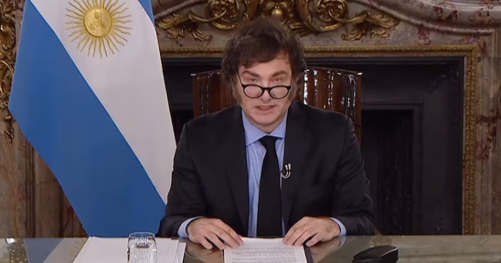 Milei evalúa anunciar por cadena nacional la reforma del Banco Central.