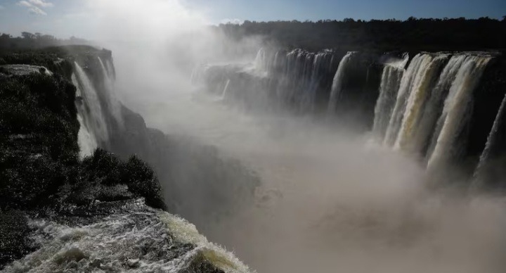 Cerrarán por 40 días el acceso a la Garganta del Diablo por la crecida del río Iguazú.