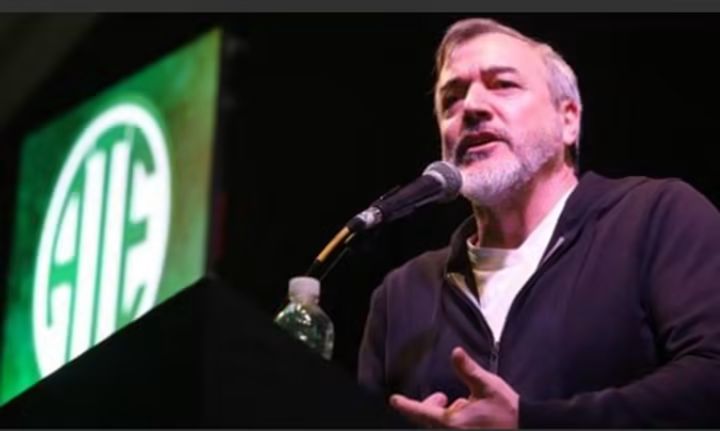 ATE cruzó al Gobierno por la morosidad y advirtió sobre el endeudamiento de los hogares.