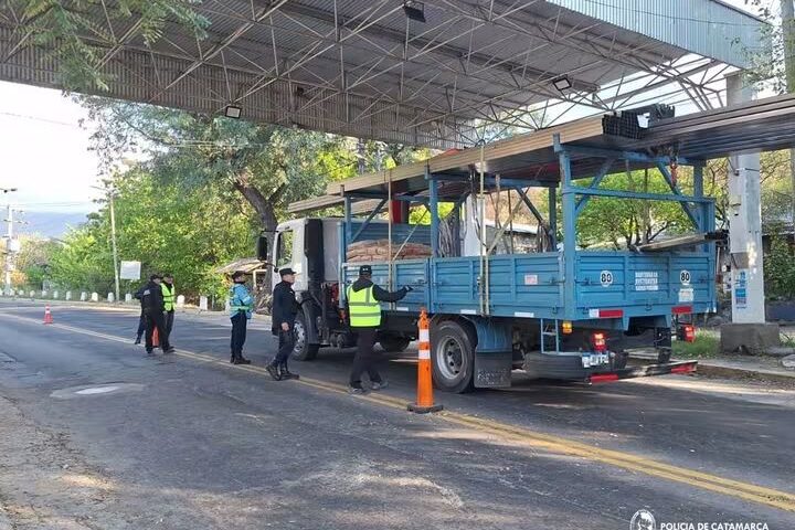 Operativos policiales en Capital e interior: secuestraron 21 vehículos y recuperaron una notebook.