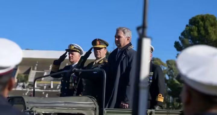 Investigan presuntas irregularidades en los sueldos de la Armada.