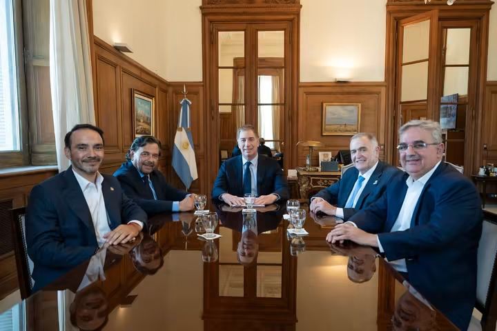 Raúl Jalil y otros gobernadores del Norte se reunieron con Santilli.
