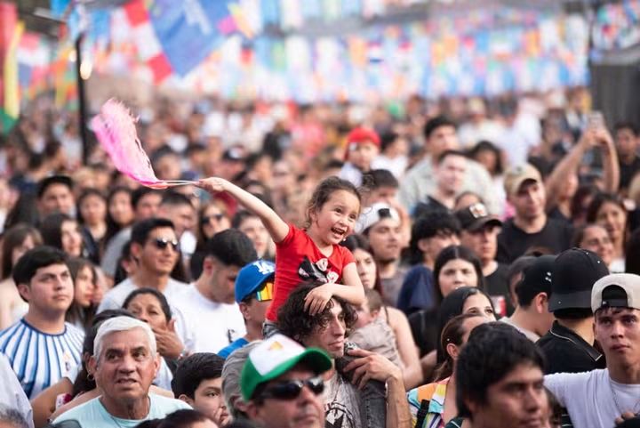 Más de 30 mil personas en la Feria de las Colectividades.
