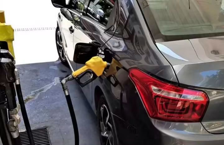 Los combustibles vuelven a subir y cambian los precios en surtidores.