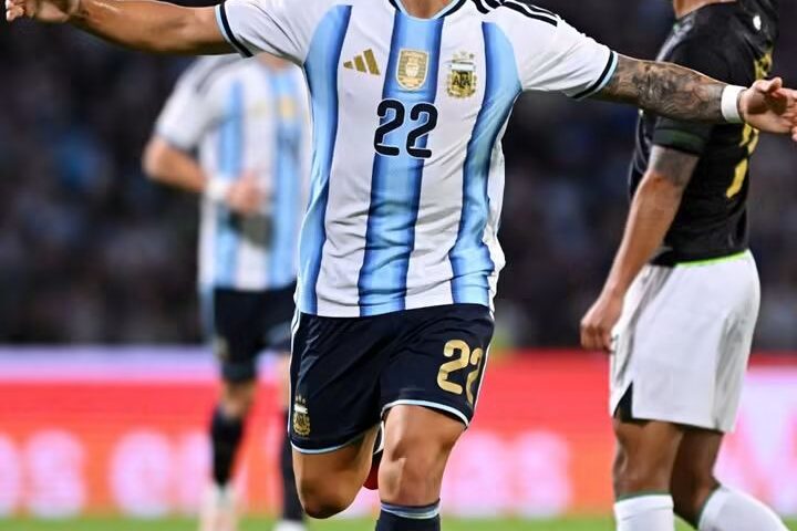 Argentina goleó 4-0 a Bolivia en el inicio de una nueva etapa.