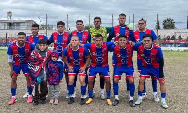 Tesorieri y Defensores de Esquiú repartieron puntos en el Regional.