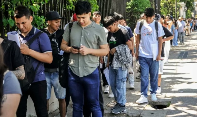 El desempleo llegó al 7,9% y alcanza a 1,8 millones de personas.