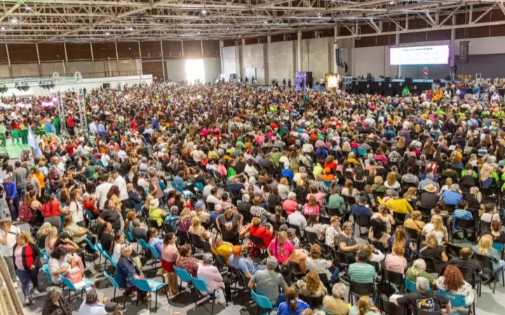 Más de 10.000 adultos mayores celebraron en el Predio Ferial.