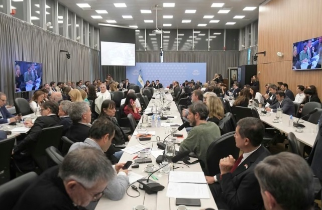 Diputados define propuestas contra el sobreendeudamiento.