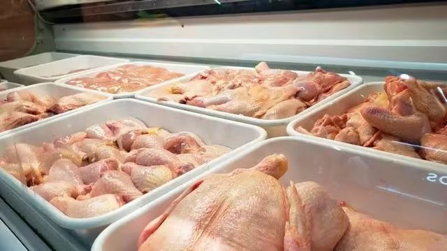 El consumo de pollo superó al de carne vacuna por primera vez.