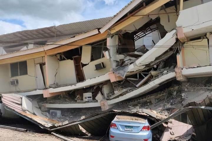 Un terremoto de 7,7 sacudió Panamá y dejó daños materiales.