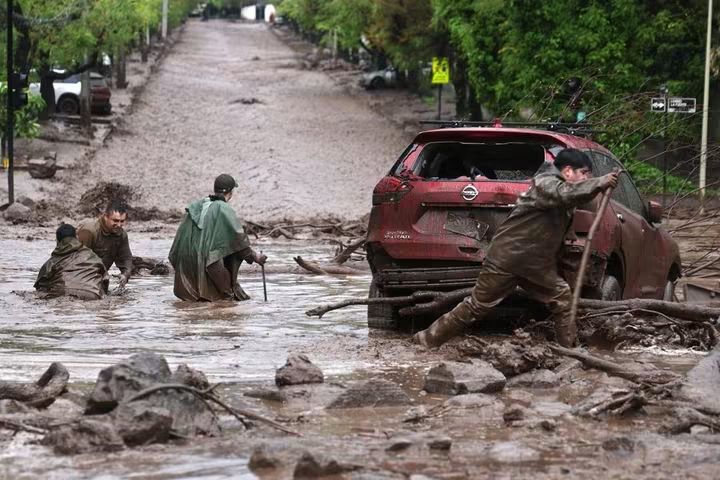 Aluvión en Chile: seis heridos y miles de viviendas afectadas.