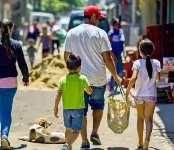 Una familia necesitó $1,63 millones para no ser pobre.<br>