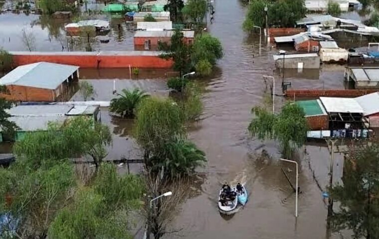 El Niño agrava las inundaciones en el Litoral y ya hay más de 2.200 personas evacuadas.