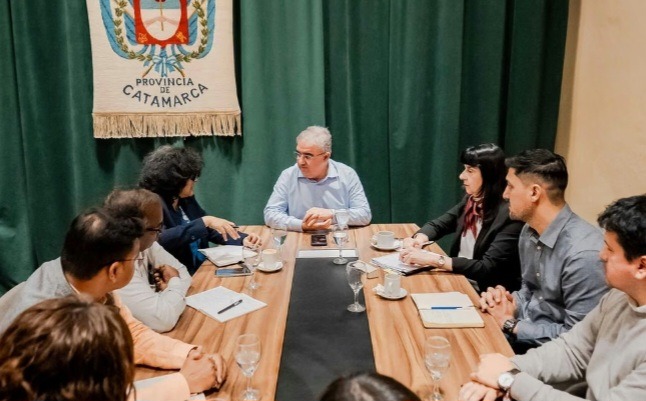 Raúl Jalil recibió a la delegación india que impulsa el proyecto Cortaderas.