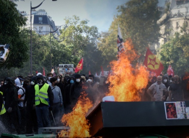 Francia: miles de estudiantes se movilizan por la educación pública.