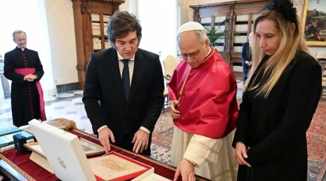 Milei aseguró que reprogramará la visita papal si es necesario.
