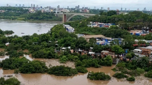 El Niño: Cuestionan la falta de inversión nacional en infraestructura.