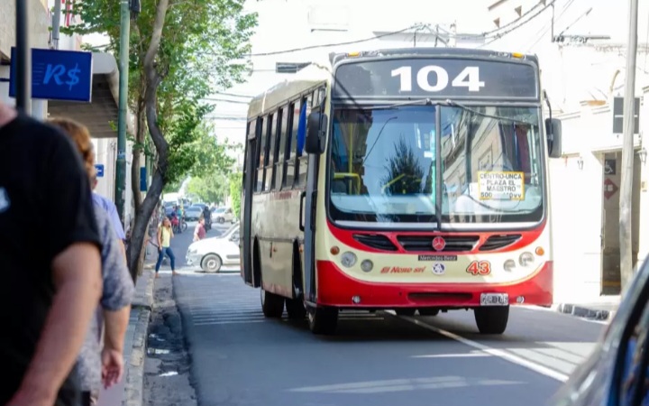 Presentaron una oferta para renovar la Línea 104 y garantizar 54 puestos de trabajo.